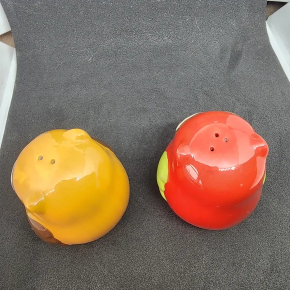 Kitschy Owl Salt And Pepper Shakers - Picture 8 of 11